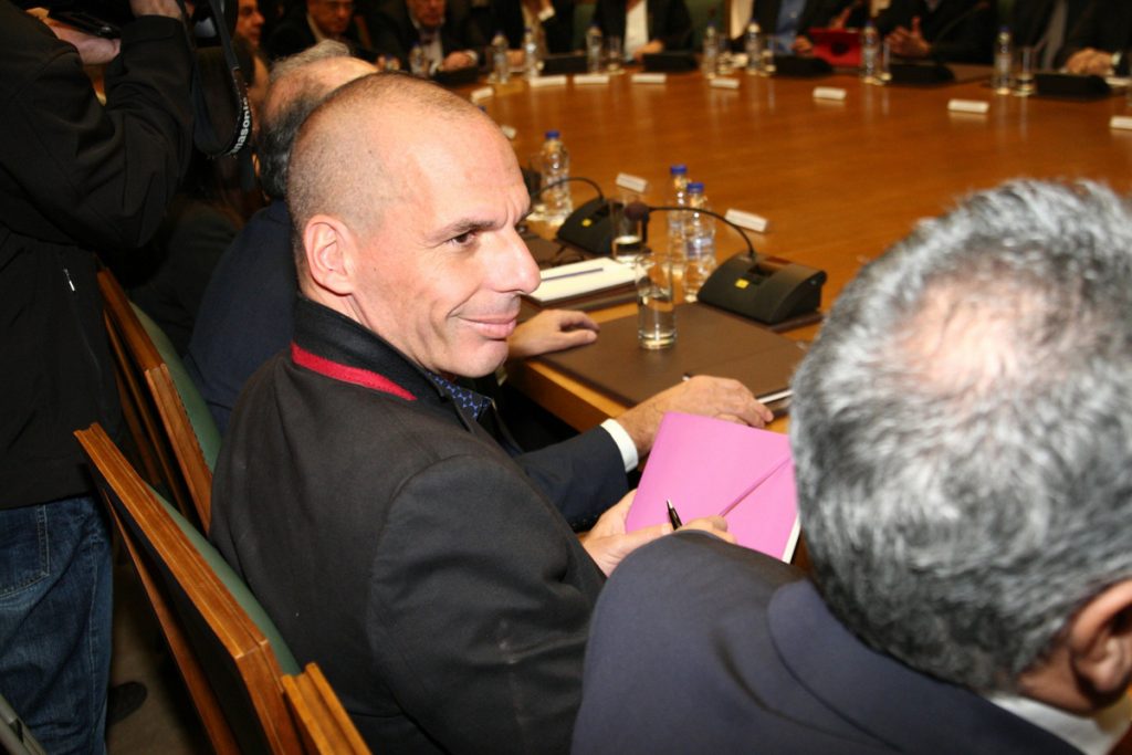 Το μοβ σημειωματάριο που έκλεψε την παράσταση στο υπουργικό (ΦΩΤΟ)