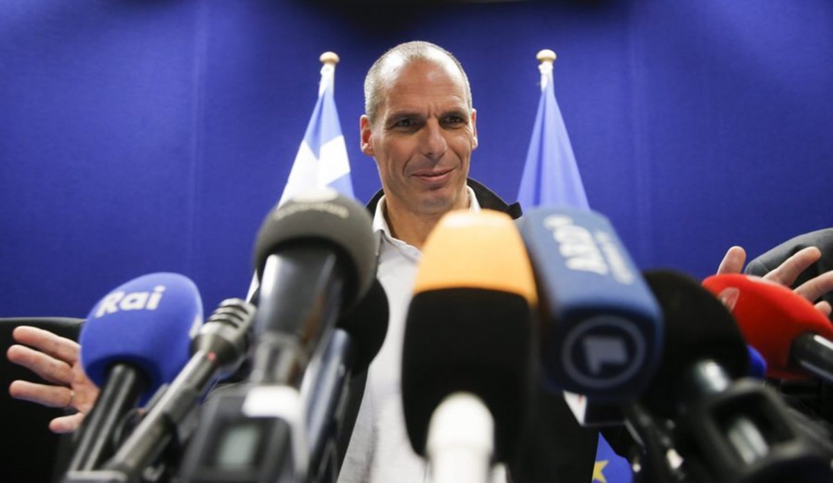 Eurogroup: Φωτογράφος αποθέωσε τον Βαρουφάκη! (video)