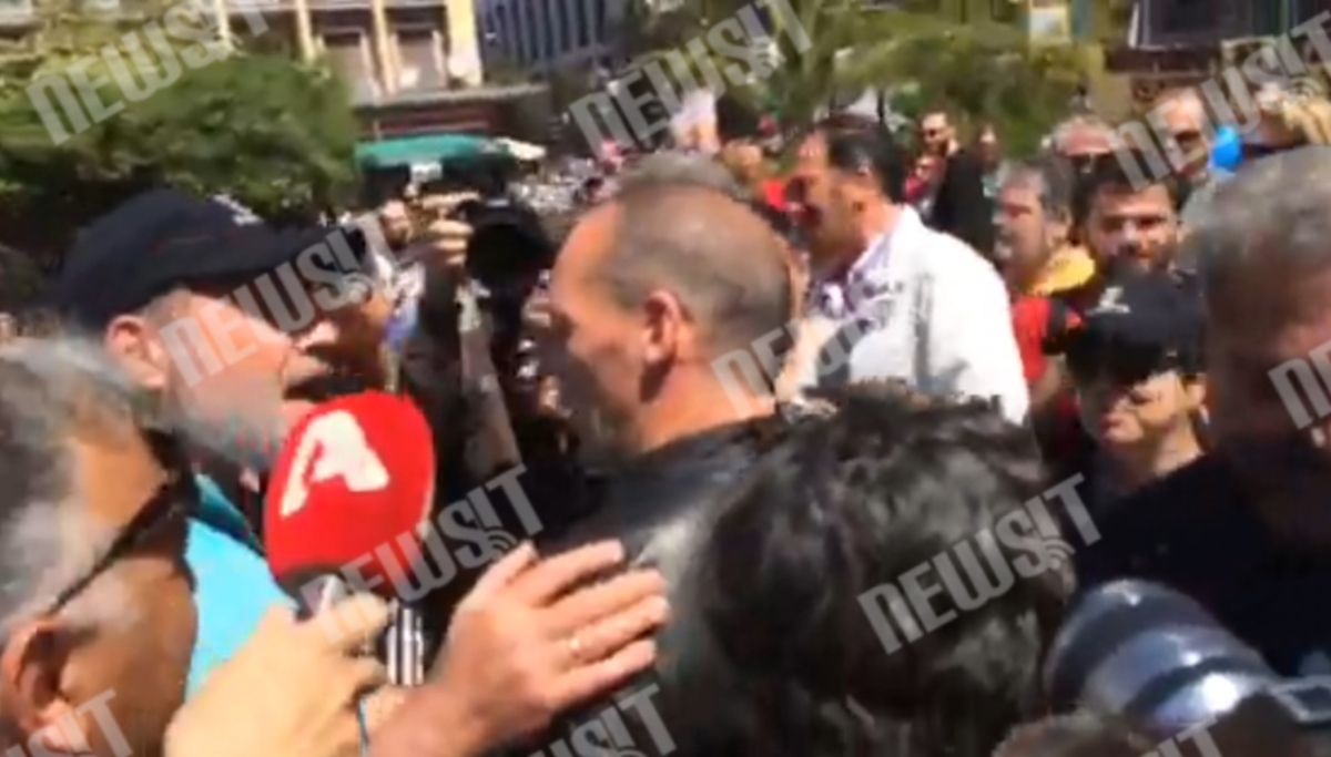 Κόσμος με Βαρουφάκη