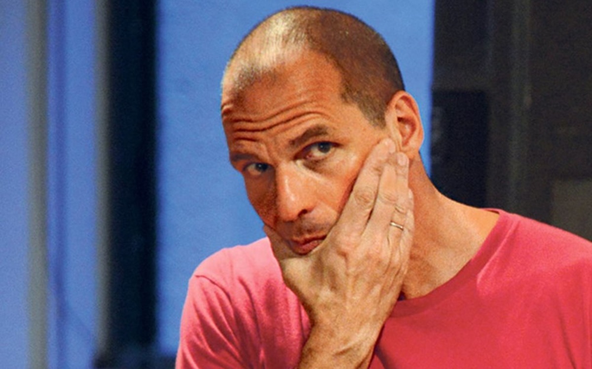 Γιάνης Βαρουφάκης: Γυμναστική με κοντό σορτσάκι και εντυπωσιακούς τετρακέφαλους! – ΦΩΤΟ