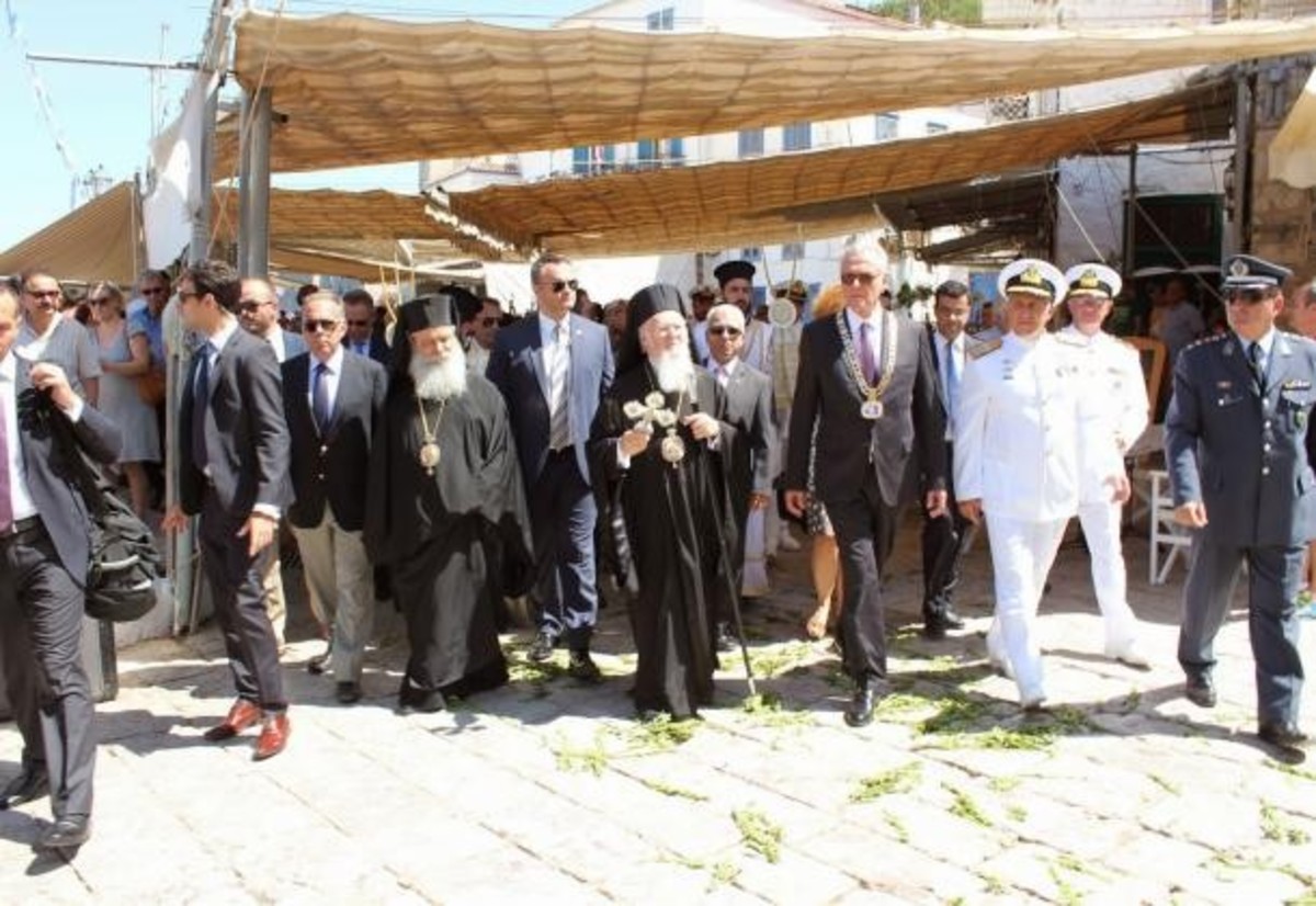 Θερμή υποδοχή επεφύλαξαν οι Υδραίοι στον Οικουμενικό Πατριάρχη