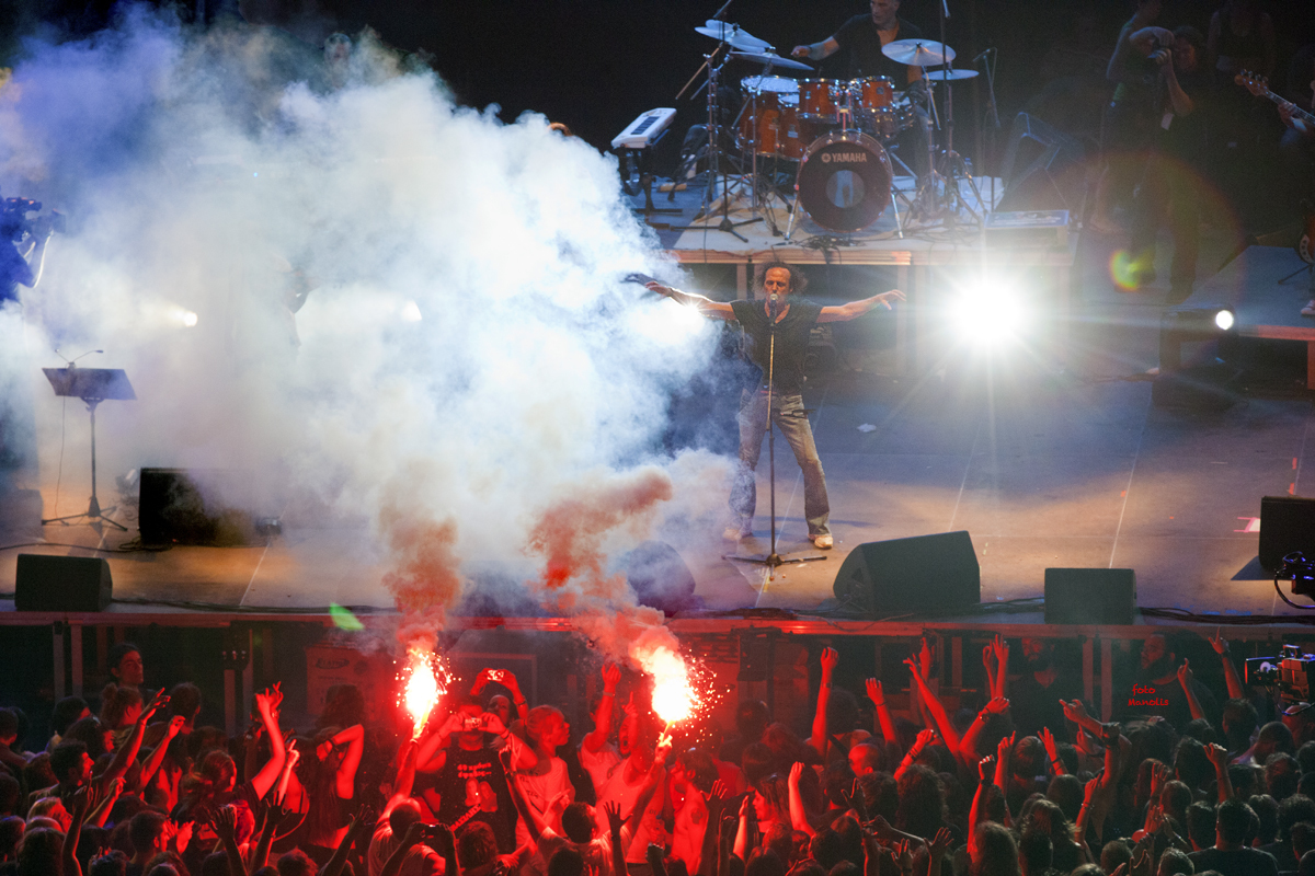 Πάνω από 10.000 κόσμου αποθέωσαν τον Βασίλη Παπακωνσταντίνου