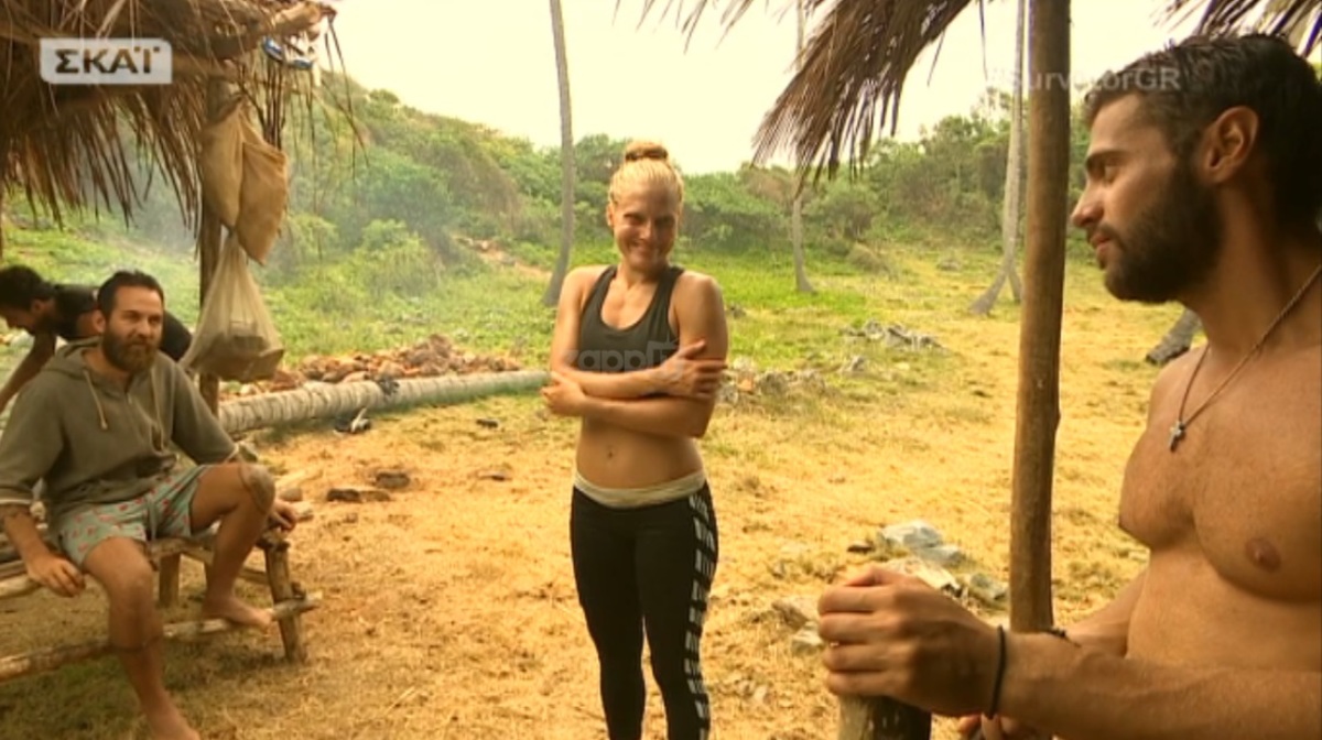 Χαμός με το δώρο που έκανε ο Βασάλος στην Βαλαβάνη! Η κίνηση που αναστάτωσε το Survivor!