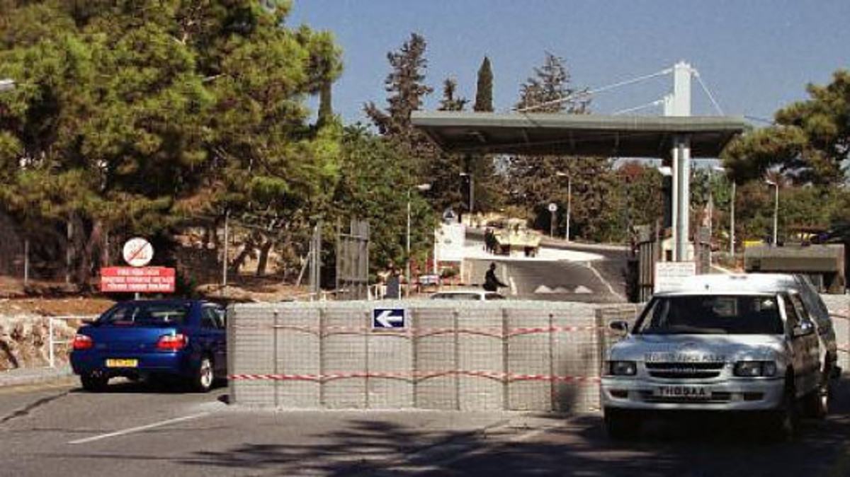 Νυχτερινή «καταδρομική» στην βάση «Παπανδρέου» – Ακινητοποίησαν σκοπό και του άρπαξαν σφαίρες