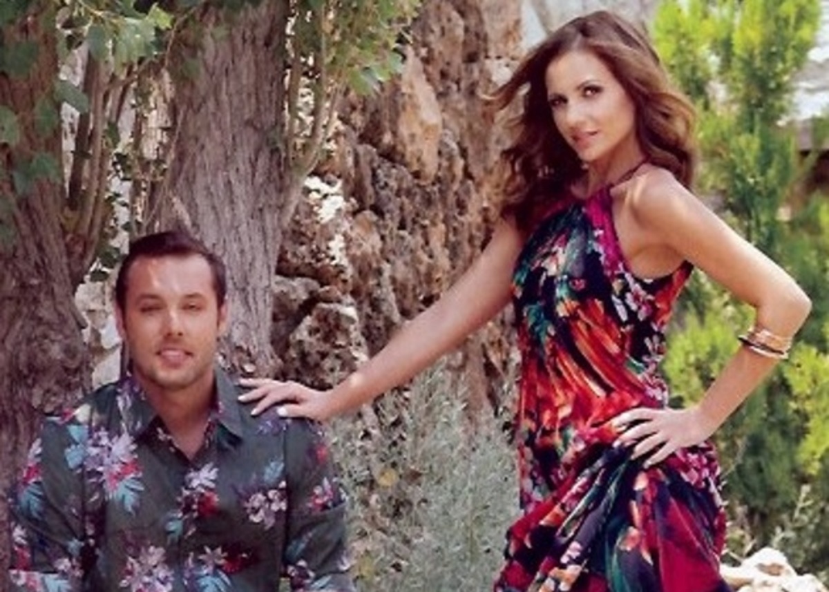 Γάμος πριν έρθει ο πελαργός για το γνωστό ζευγάρι