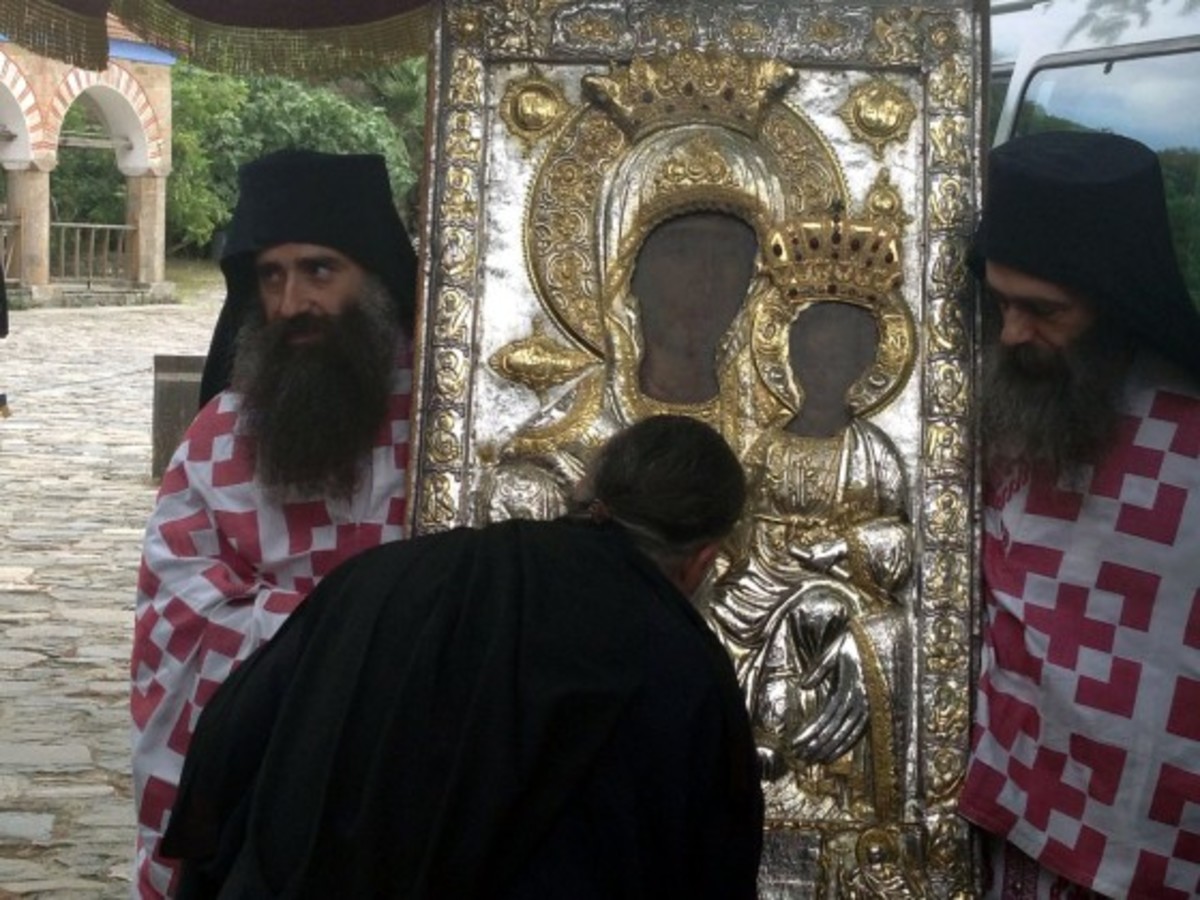 Θαυματουργή εικόνα της Παναγίας εγκατέλειψε μόνη της τη Μονή Βατοπαιδίου