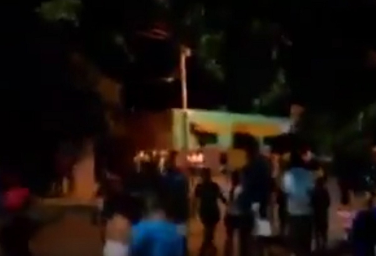 Βράζει η Βενεζουέλα! Με κατσαρόλες πήραν στο κυνήγι τον Μαδούρο [vid]