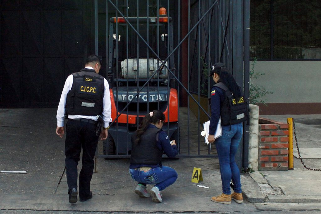 Βενεζουέλα: Απαγγέλονται κατηγορίες στον αστυνομικό που πυροβόλησε και σκότωσε γυναίκα που έκανε πλιάτσικο