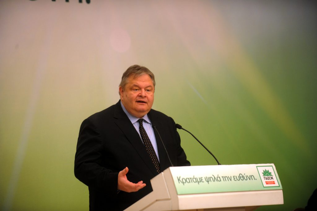 Βενιζέλος: Η κυβέρνηση δεν διαπραγματεύεται με τους έξω, αλλά με τους μέσα