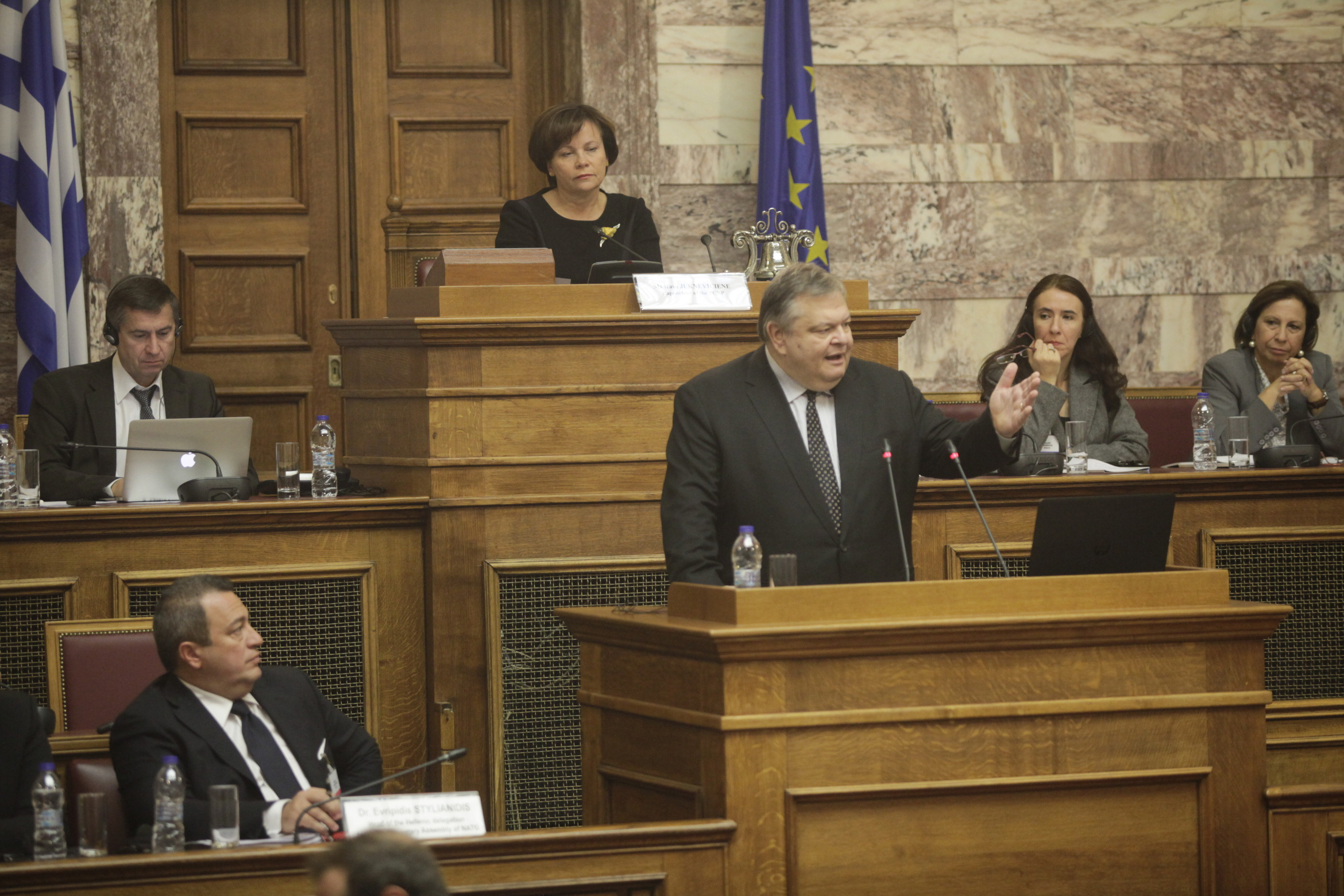 Πρόκληση τούρκου βουλευτή μέσα στην ελληνική Βουλή – Οργισμένη απάντηση Βενιζέλου