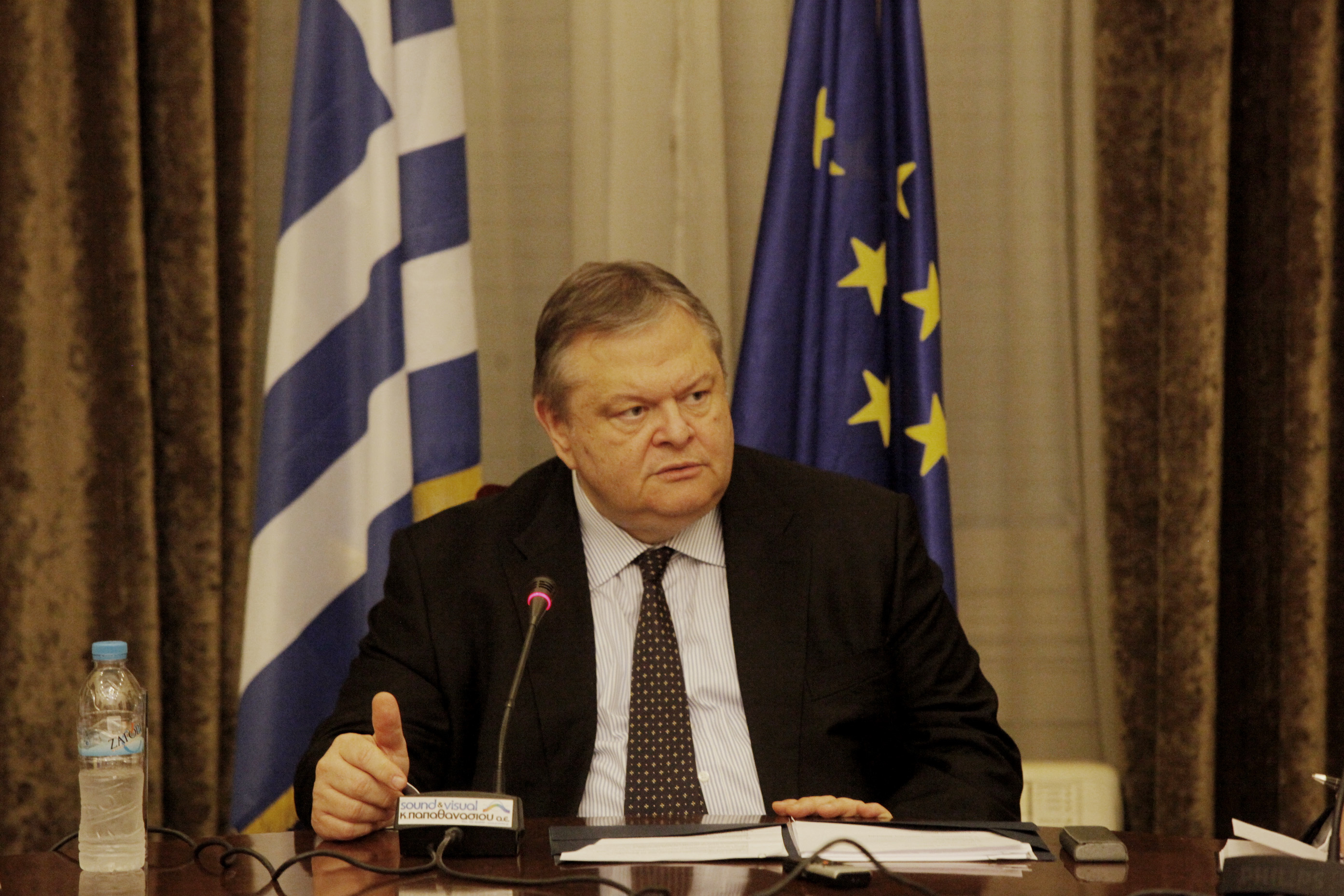 Κάλεσμα Βενιζέλου στο ΣΥΡΙΖΑ να συμμετάσχει στη συλλογική ευθύνη