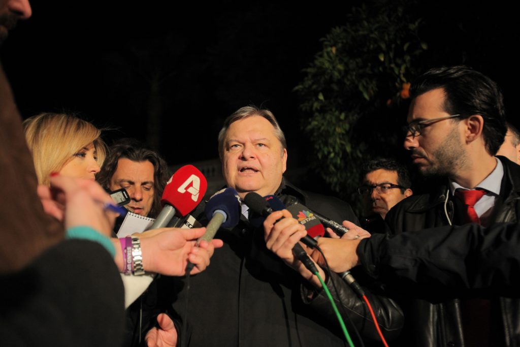Στο Παρίσι για να κλείσει η διαπραγμάτευση -Ανοιχτό το ενδεχόμενο παράτασης για την επικύρωση της συμφωνίας