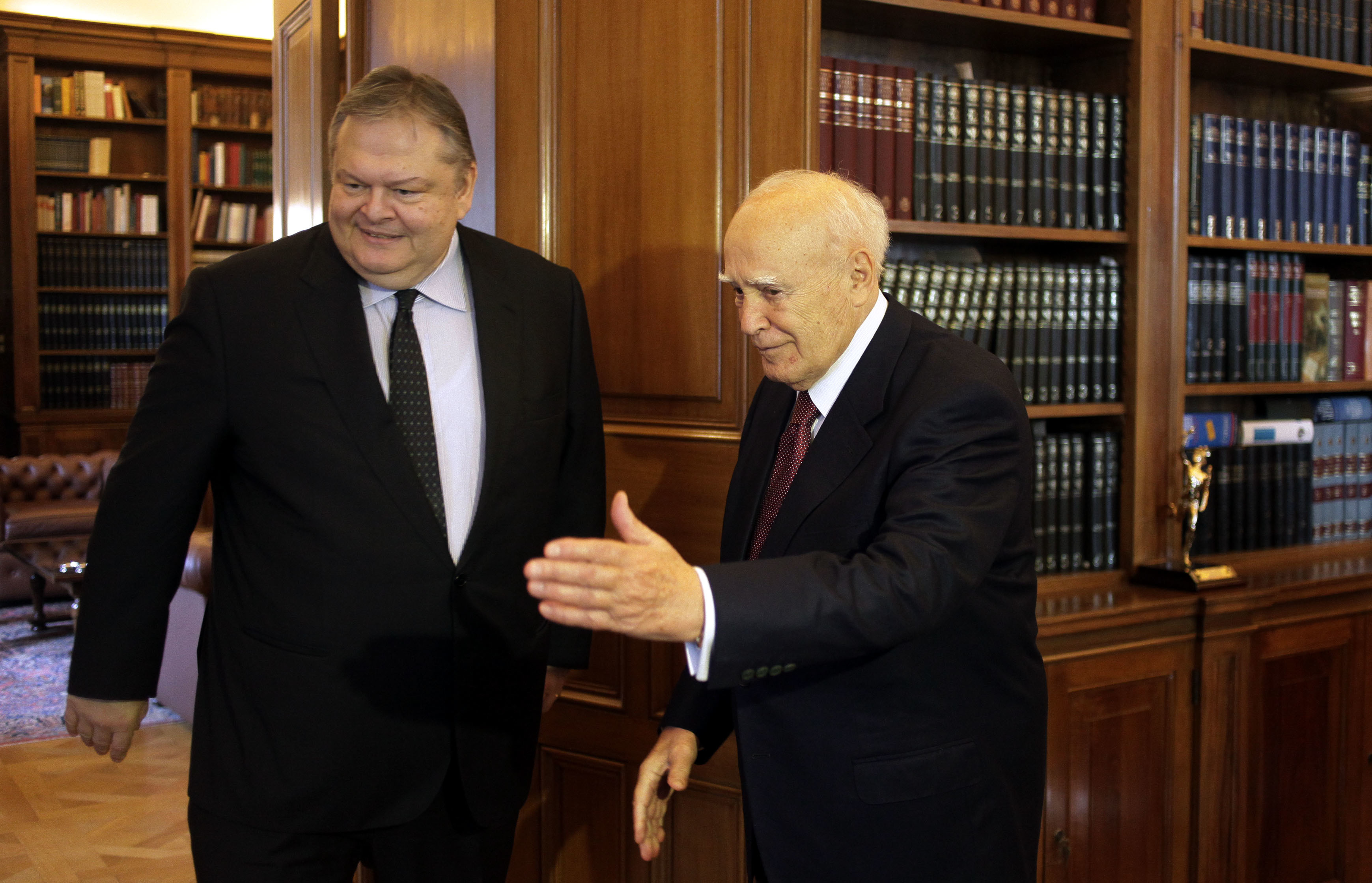 Βενιζέλος σε Παπούλια: Το ΠΑΣΟΚ ακρωτηριάστηκε για να σώσει την Ελλάδα