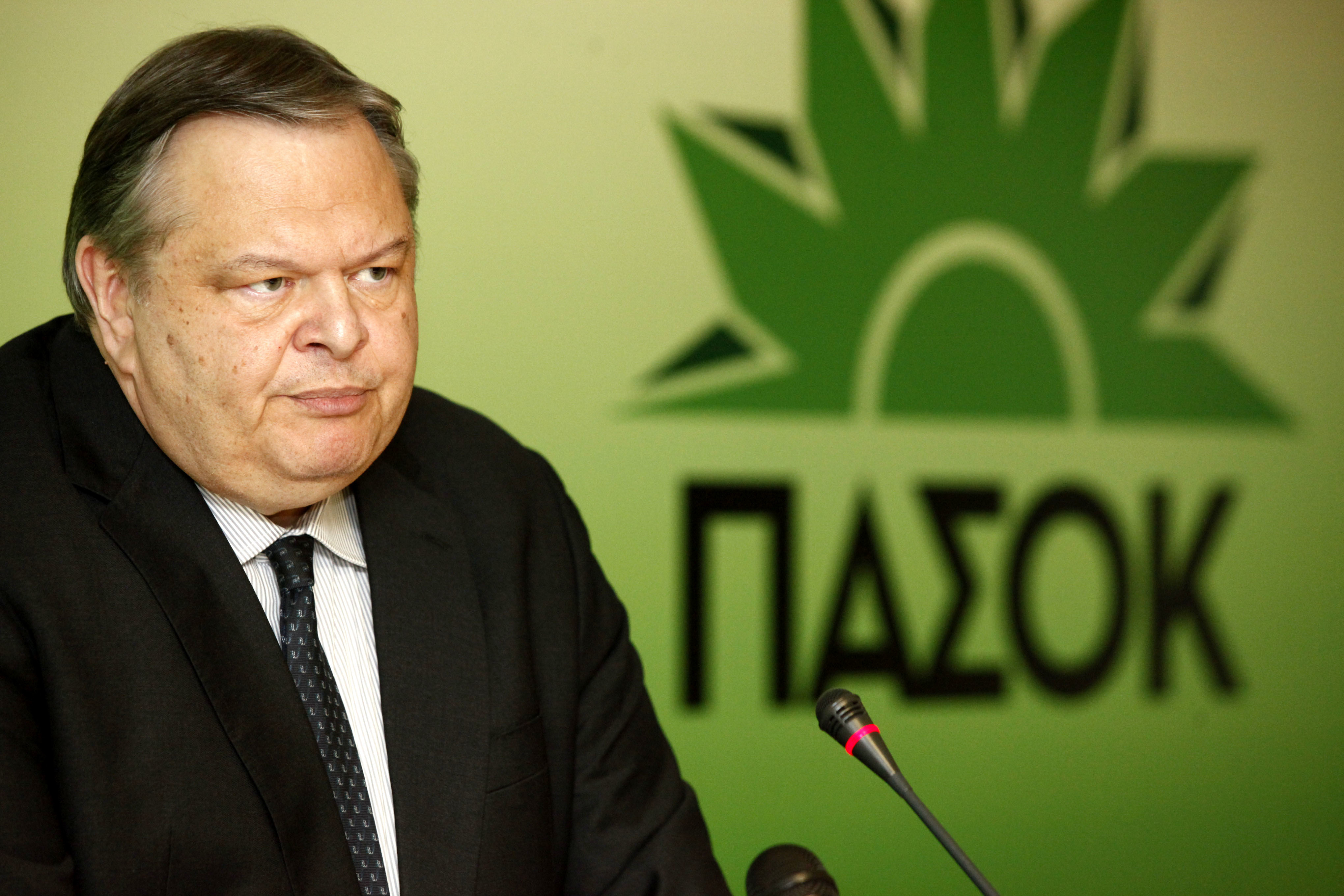 Ποιοι αντιδρούν με την υπεύθυνη στάση Βενιζέλου