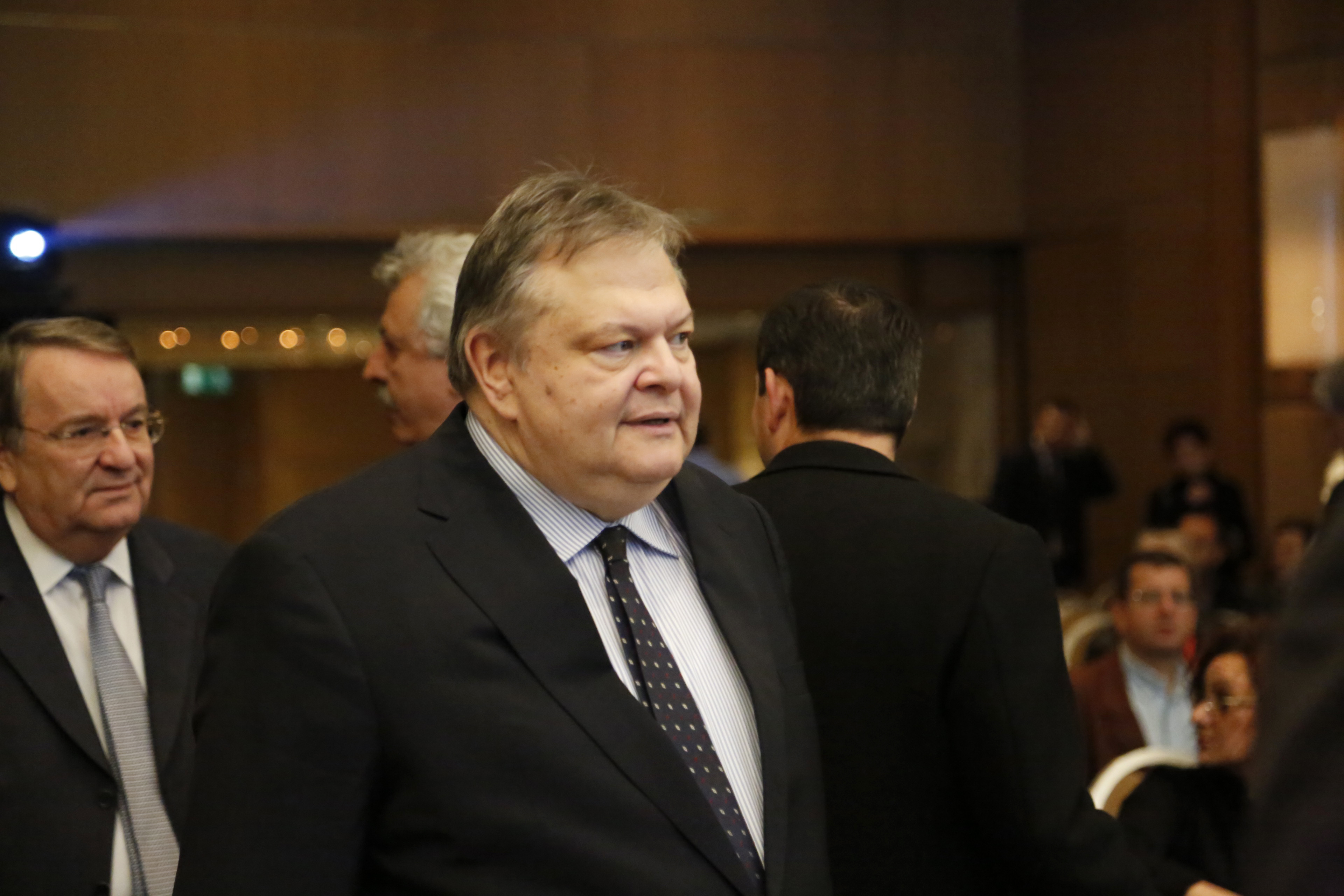 ΠΑΣΟΚ: “Βλέπει” σχέδιο παραμονής της χώρας στο βούρκο και κατηγορεί τον ΣΥΡΙΖΑ