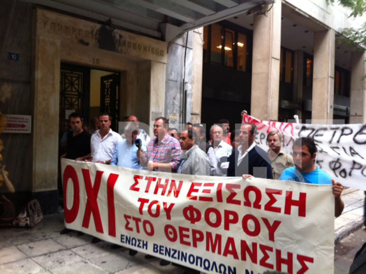 Το τελεσίγραφο των βενζινοπωλών στον Μαυραγάνη: απειλούν με εμπάργκο από Δευτέρα