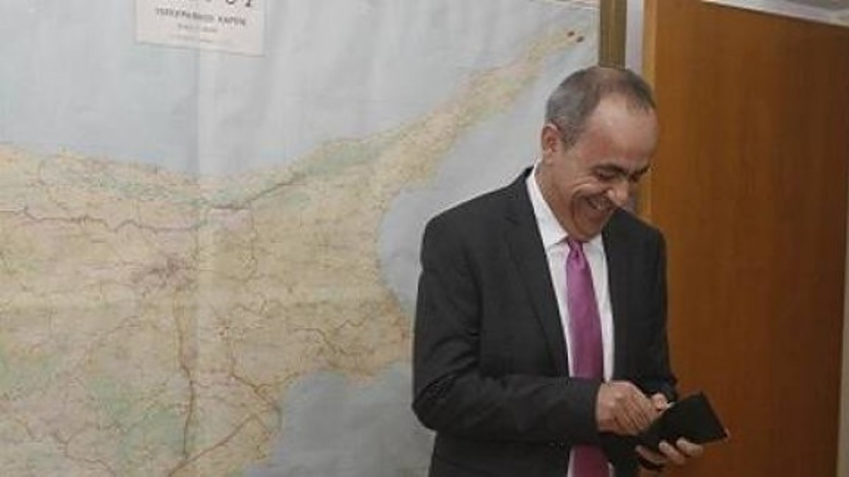 Έλληνας επιχειρηματίας ανακρίνεται για υπόθεση δωροδοκίας τέως Δημάρχου στην Κύπρο