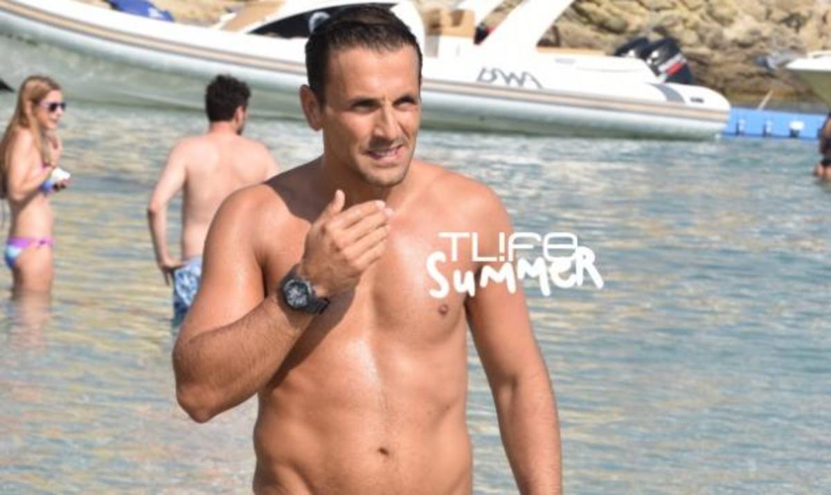 Ο Νίκος Βέρτης μας δείχνει το καλογυμνασμένο του κορμί