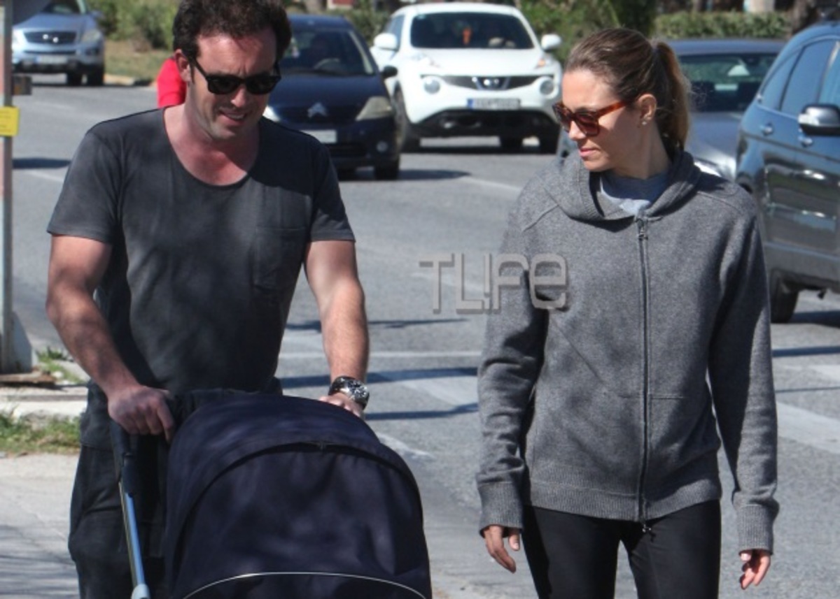 Βίκυ Καγιά – Ηλίας Κρασσάς: Βόλτα με την κόρη τους στη Βουλιαγμένη! Φωτογραφίες