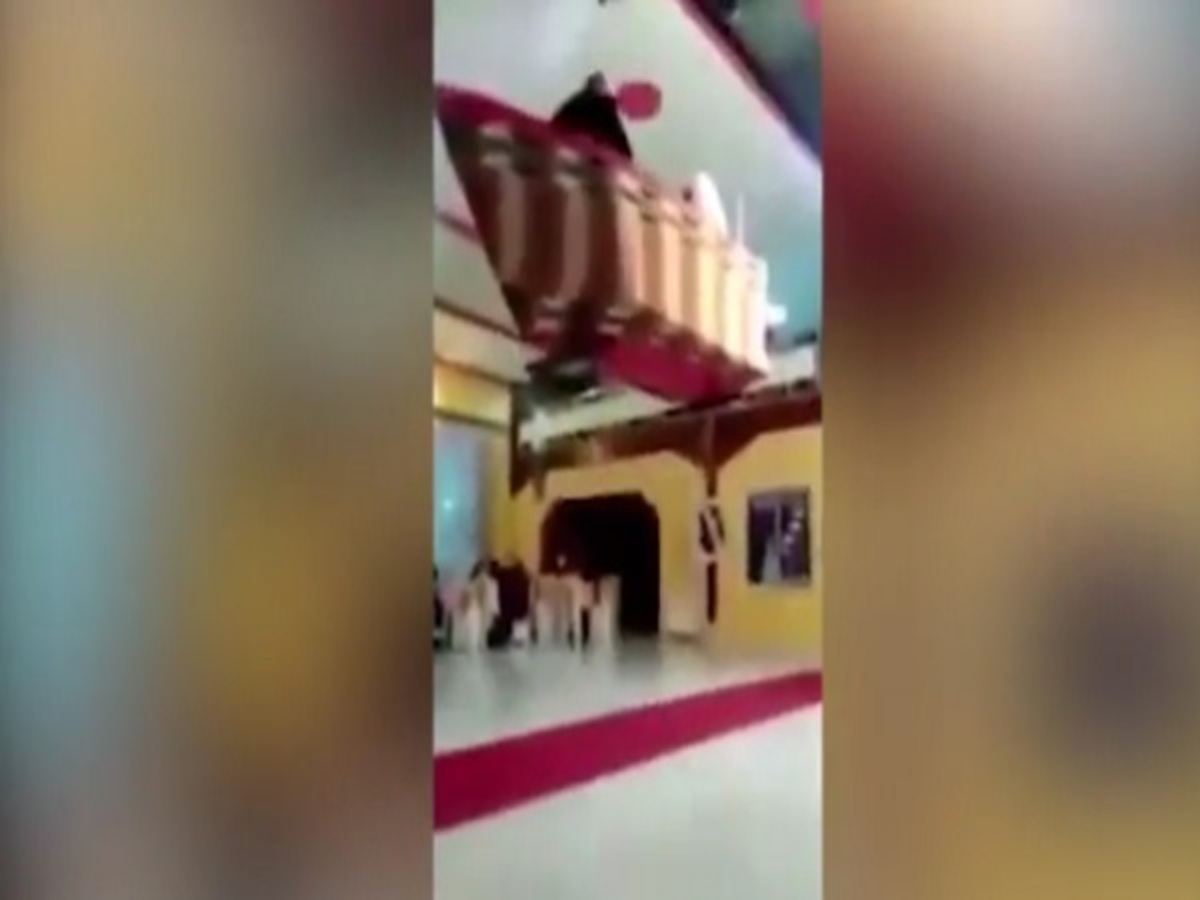 Βίντεο: Απίστευτο ατύχημα γαμπρού και νύφης! Η βάρκα στον αέρα αναποδογύρισε…