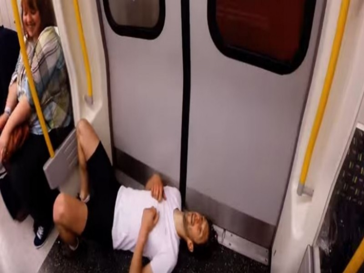 Viral: Κατεβαίνει στη στάση μετρό και προλαβαίνει την επόμενη τρέχοντας! [vid]
