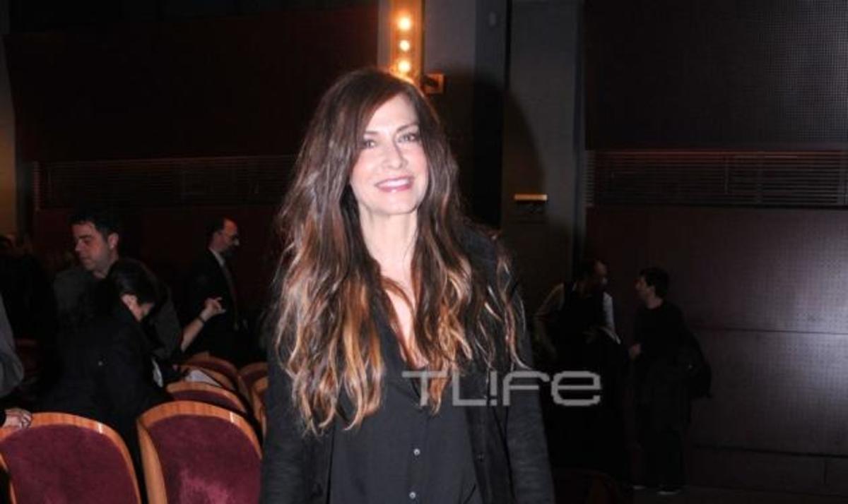 Άννα Βίσση: Η βραδινή έξοδος και το γλυκό φιλί στον Κώστα Βουτσά!