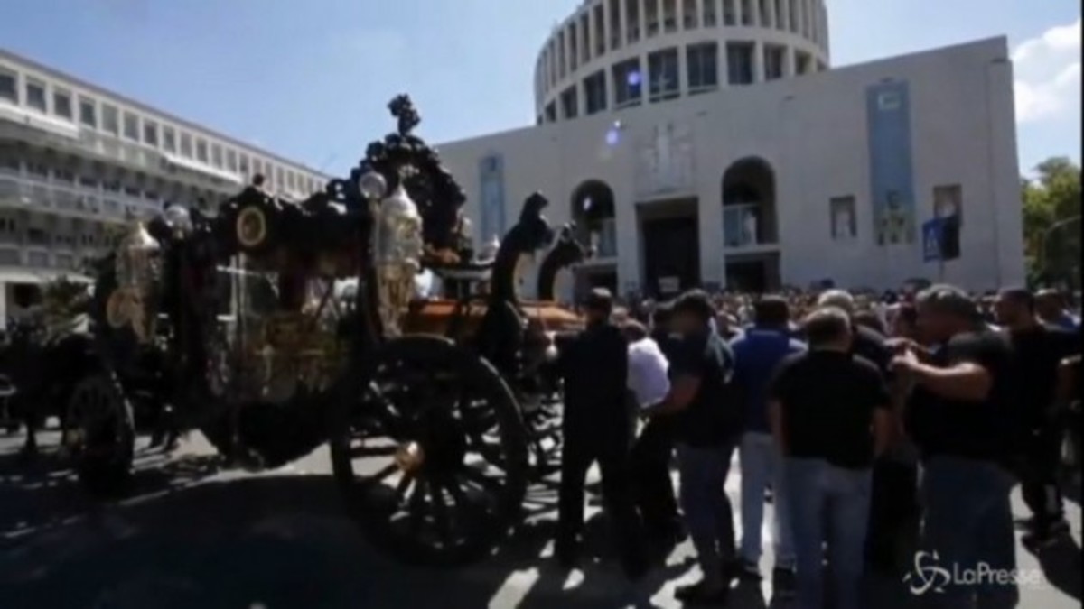 Προκαλούν οι συγγενείς του μαφιόζου Καζαμόνικα: Ήταν καλός σαν τον Πάπα!
