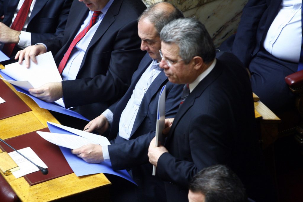 Καφές με …φόντο τα εσωκομματικά της ΝΔ ανάμεσα σε Βλάχο και Ψυχάρη