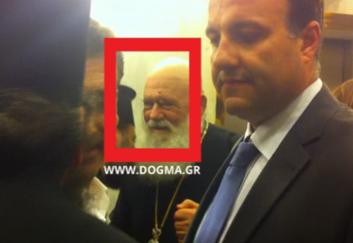 ΒΙΝΤΕΟ: Η στιγμή που ο αρχιεπίσκοπος κλείστηκε στο ασανσέρ!