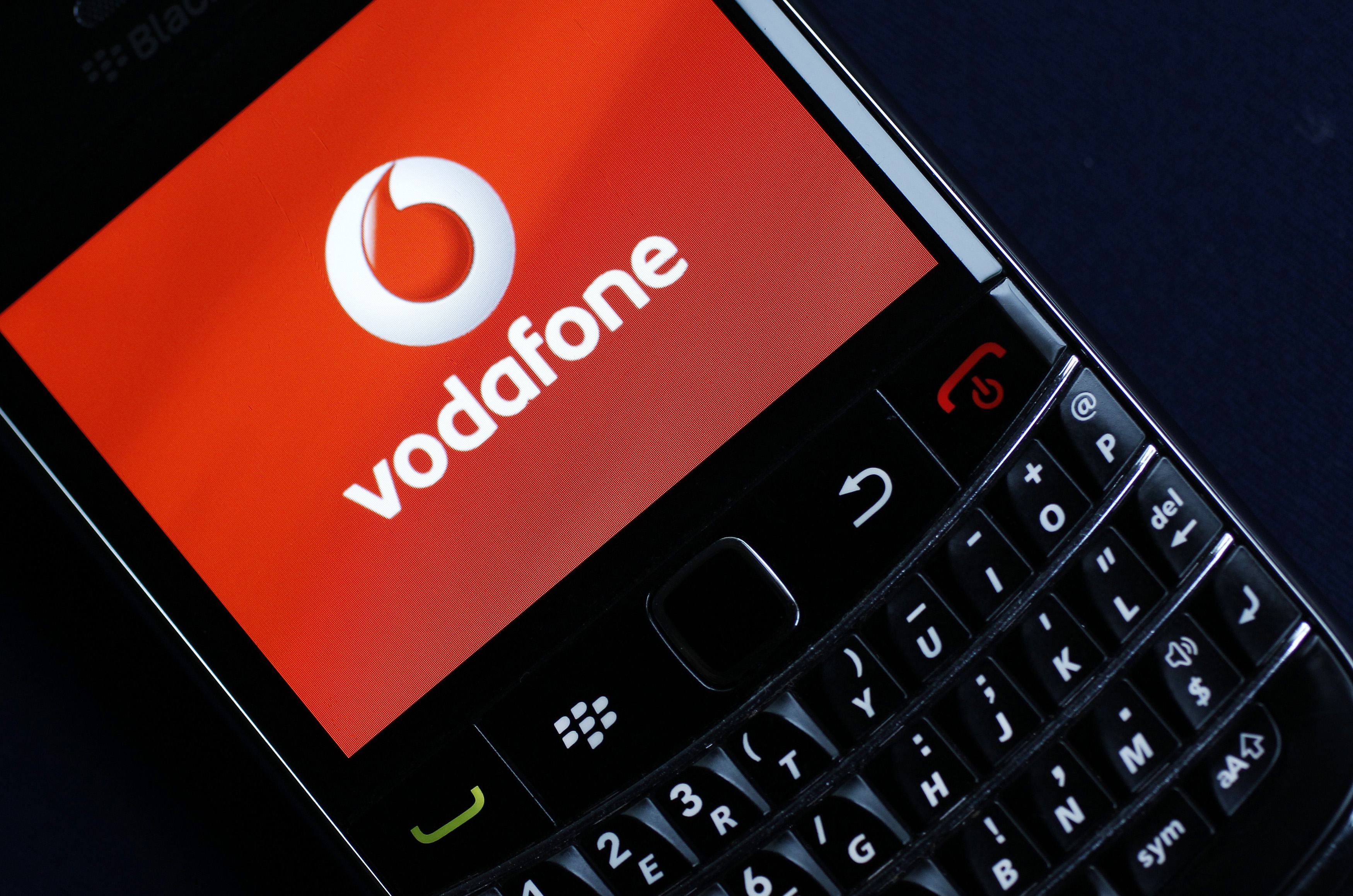 Vodafone: Μας υποχρέωσαν να στείλουμε μηνύματα υπέρ του Μουμπάρακ!