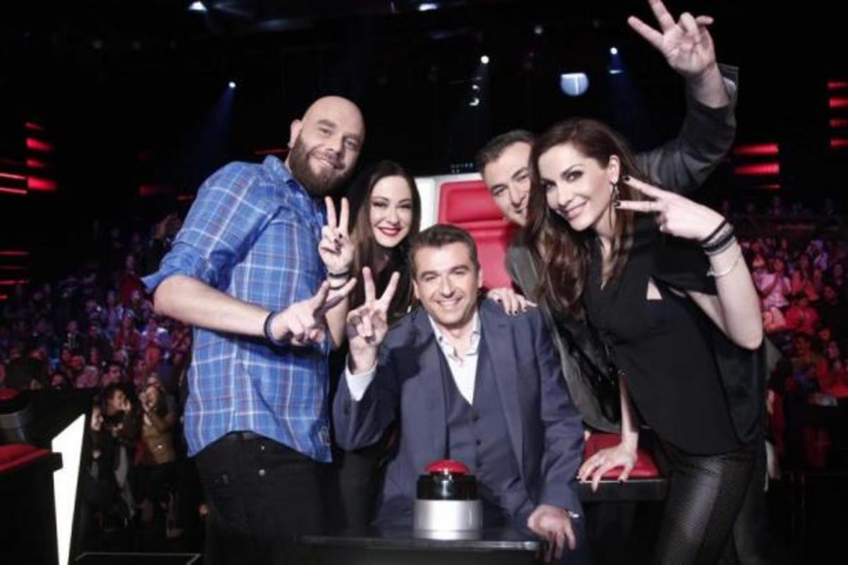 Οι coach ανεβαίνουν στη σκηνή του The Voice για τον τελικό