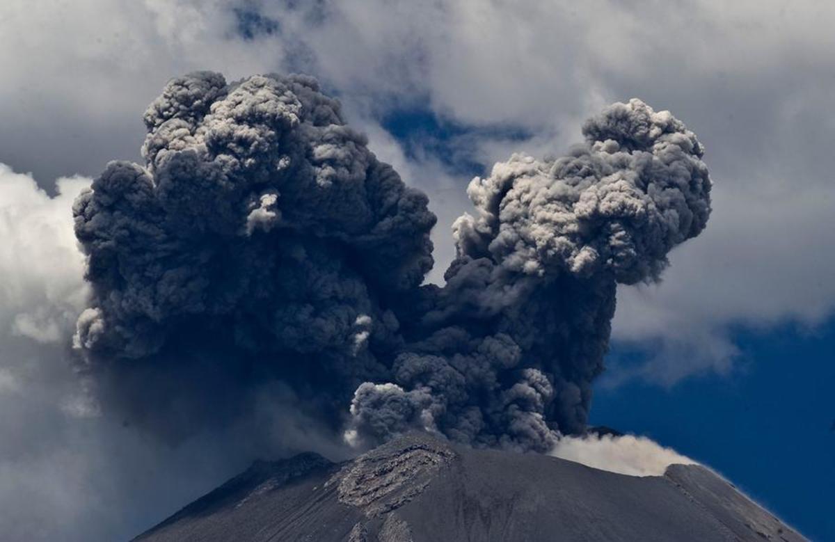 Βροχή τέφρας στο Μεξικό – “Ξύπνησε” το ηφαίστειο Ποποκατέπετλ [pic, videos]