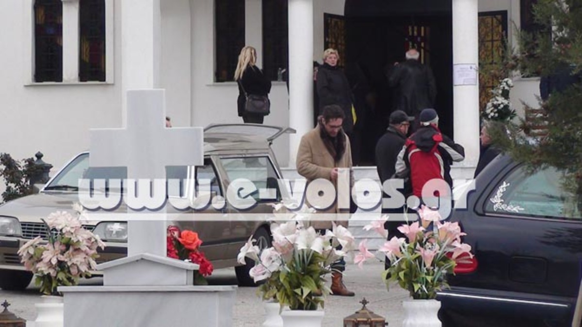 Θρήνος στην κηδεία του ηθοποιού Δ. Βογιατζή στο Βόλο – Φωτο και βίντεο