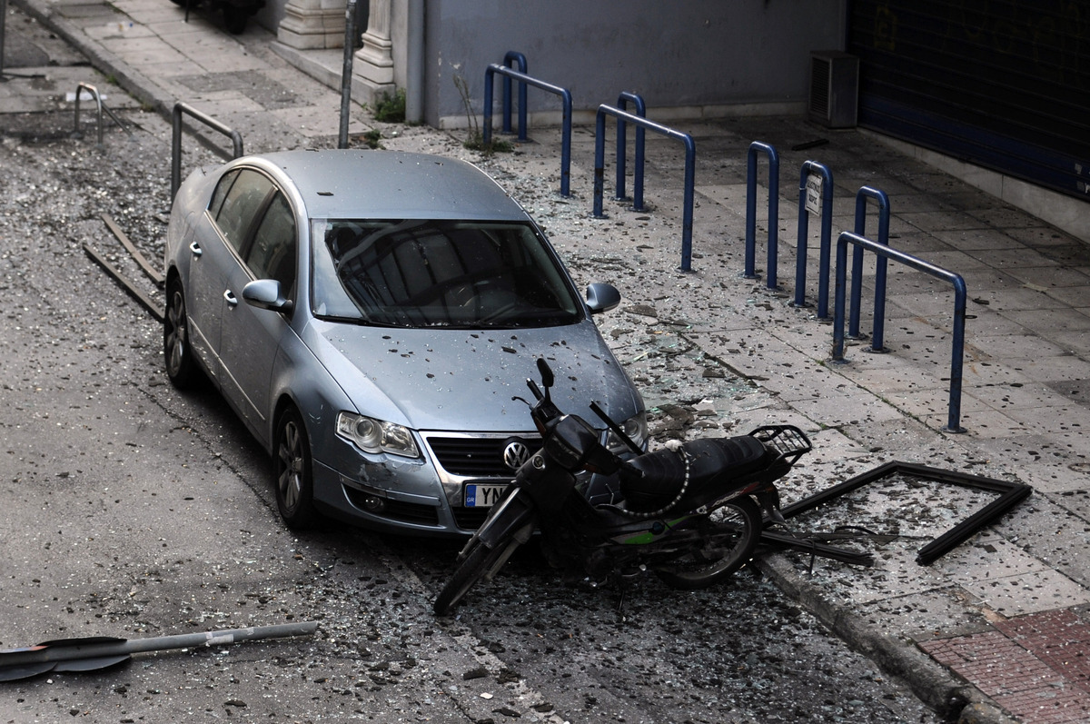 Έκρηξη βόμβας στον ΣΕΒ – Βομβαρδισμένο τοπίο! ΦΩΤΟ