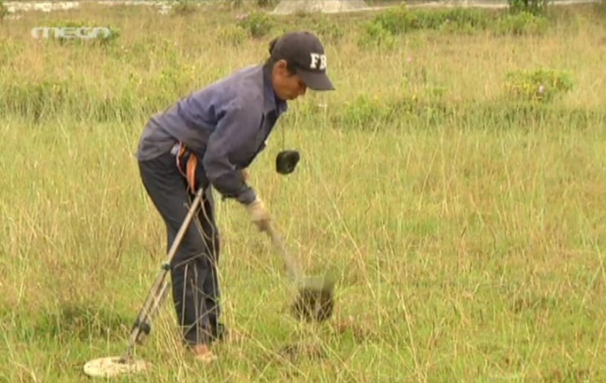 Ψάχνει βόμβες για μεροκάματο