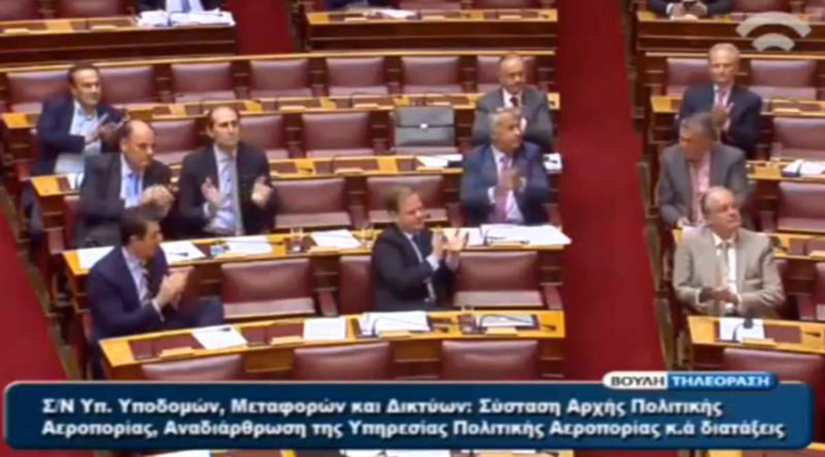 Βορίδης τρολάρει Παππά