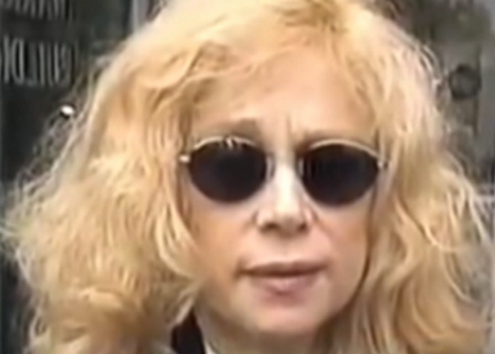 «Η Αλίκη Βουγιουκλάκη υπέφερε πολύ με τη μάσκα οξυγόνου. “Δεν αντέχω άλλο!” μου έλεγε»