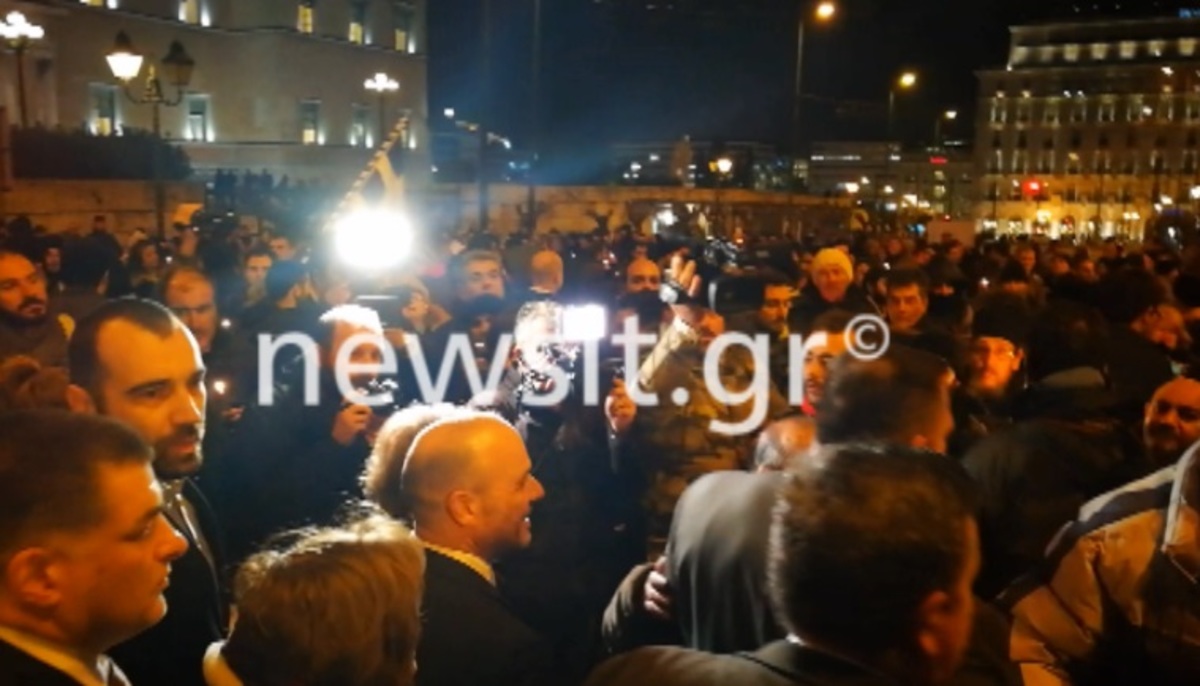 Βουλευτές ΧΑ στη διαμαρτυρία