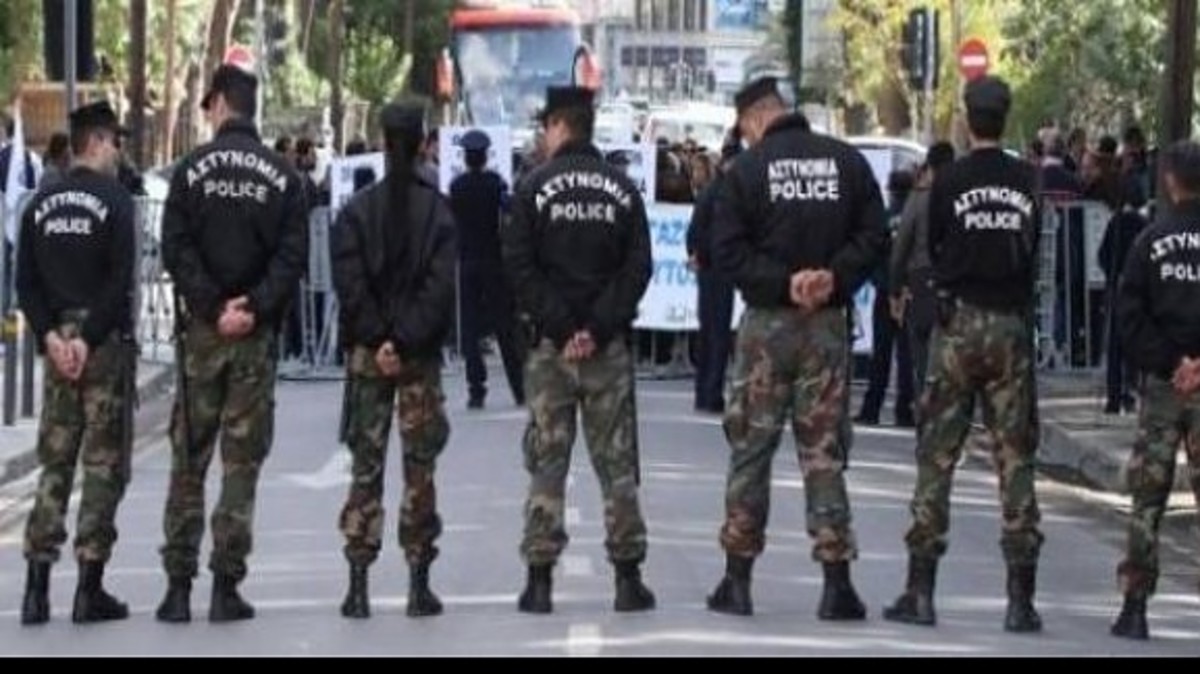 “Αστακός” η κυπριακή βουλή – Ο κόσμος συρρέει κατά χιλιάδες