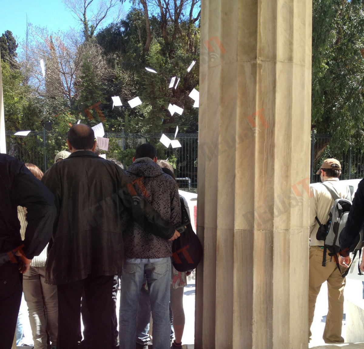 Ξέφραγο αμπέλι – Αντιεξουσιαστές μπήκαν στη Βουλή