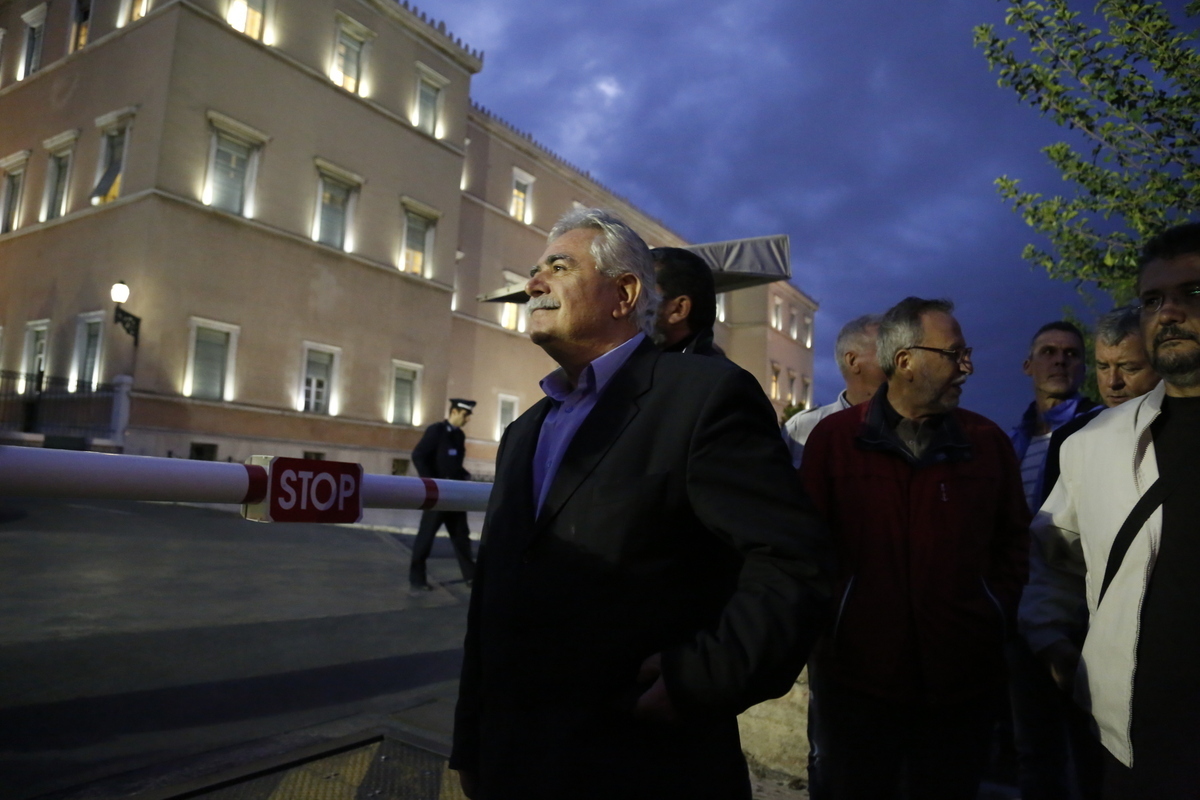 Το ΚΚΕ κατάθεσε την πρόταση νόμου που του παρέδωσαν τα συνδικάτα στο συλλαλητήριο