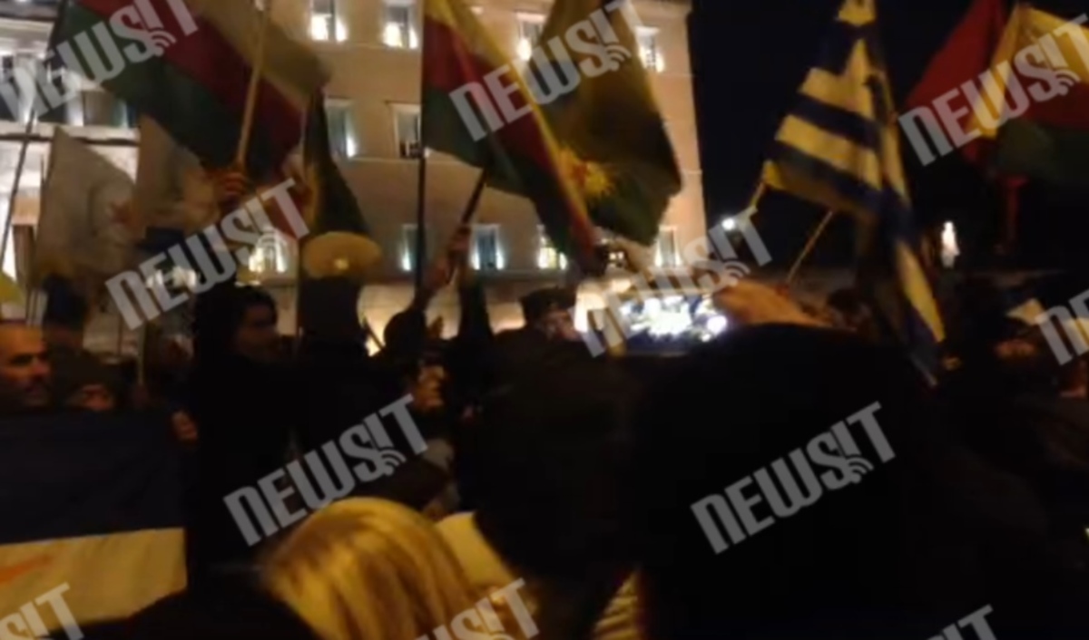 Χιλιάδες πολίτες στη Βουλή