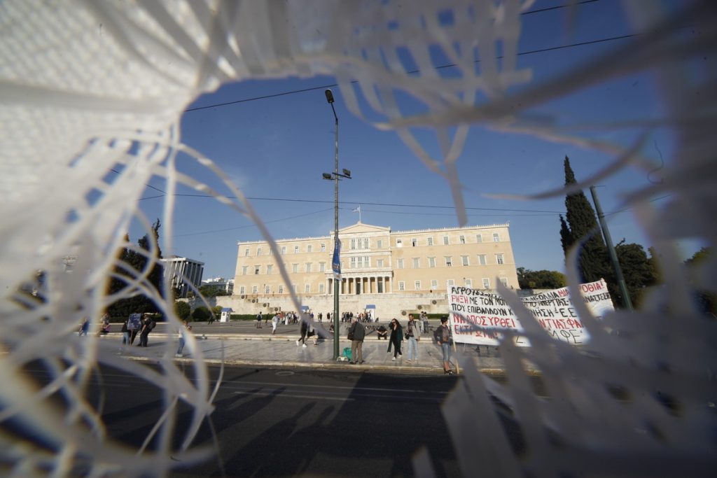 Σήμερα ρίχνουν την… ταφόπλακα – Το βράδυ η ψήφιση του νέου ασφαλιστικού – Μυρίζει μπαρούτι εντός και εκτός Βουλής