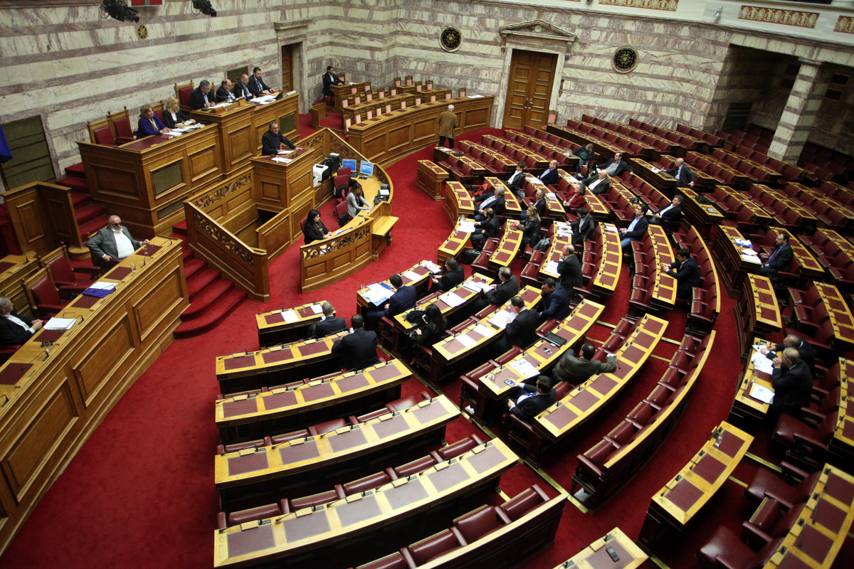 Βουλή: Σκληρή κριτική της ΝΔ στους χειρισμούς της κυβέρνησης στο Προσφυγικό