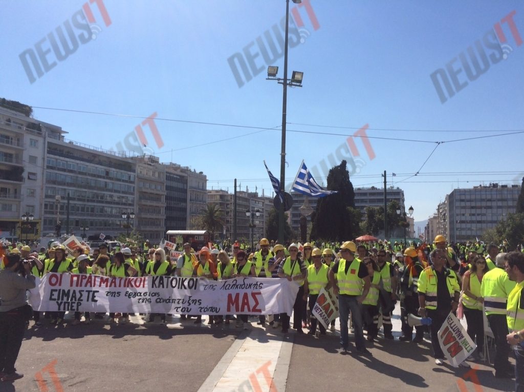 Αποχώρησαν οι μεταλλωρύχοι από το Σύνταγμα – Ανοίγουν οι δρόμοι