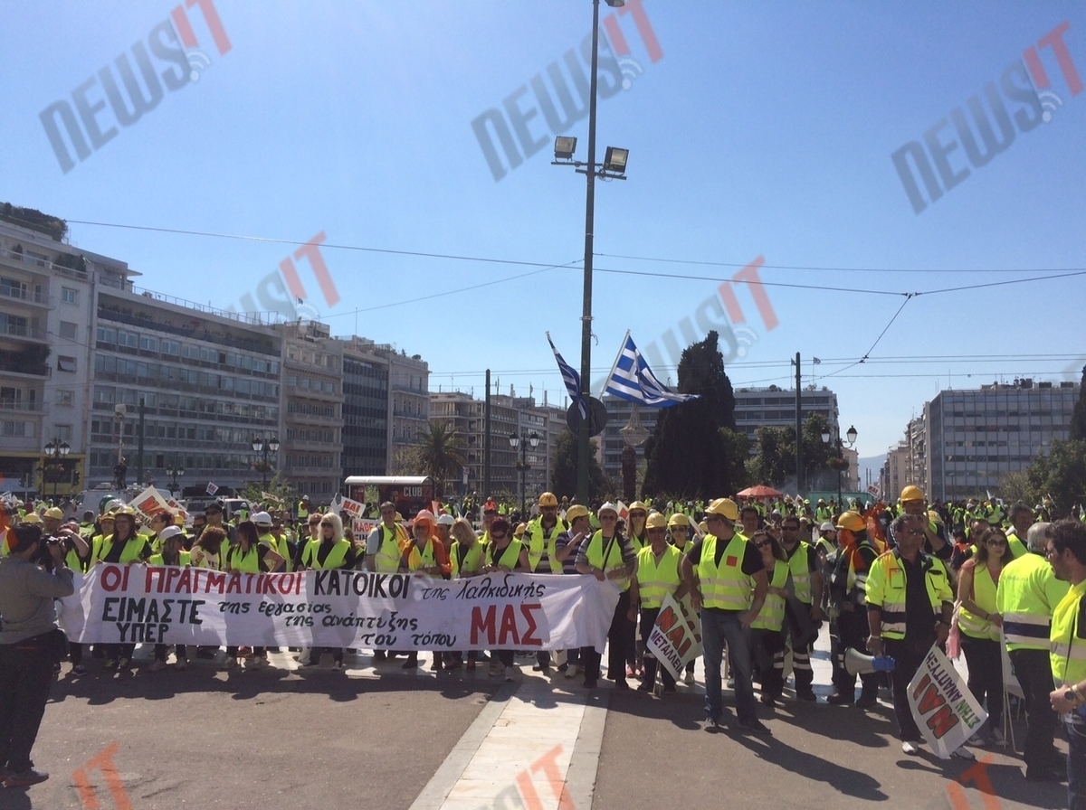 Αποχώρησαν οι μεταλλωρύχοι από το Σύνταγμα – Ανοίγουν οι δρόμοι