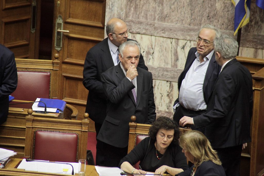 Ψηφίστηκαν οι επίμαχες τροπολογίες για ταμειακά διαθέσιμα και “Διαύγεια”