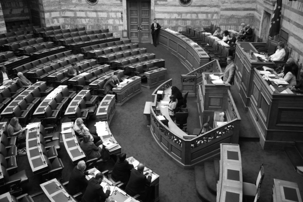 Κόντρες για τα οικονομικά των κομμάτων