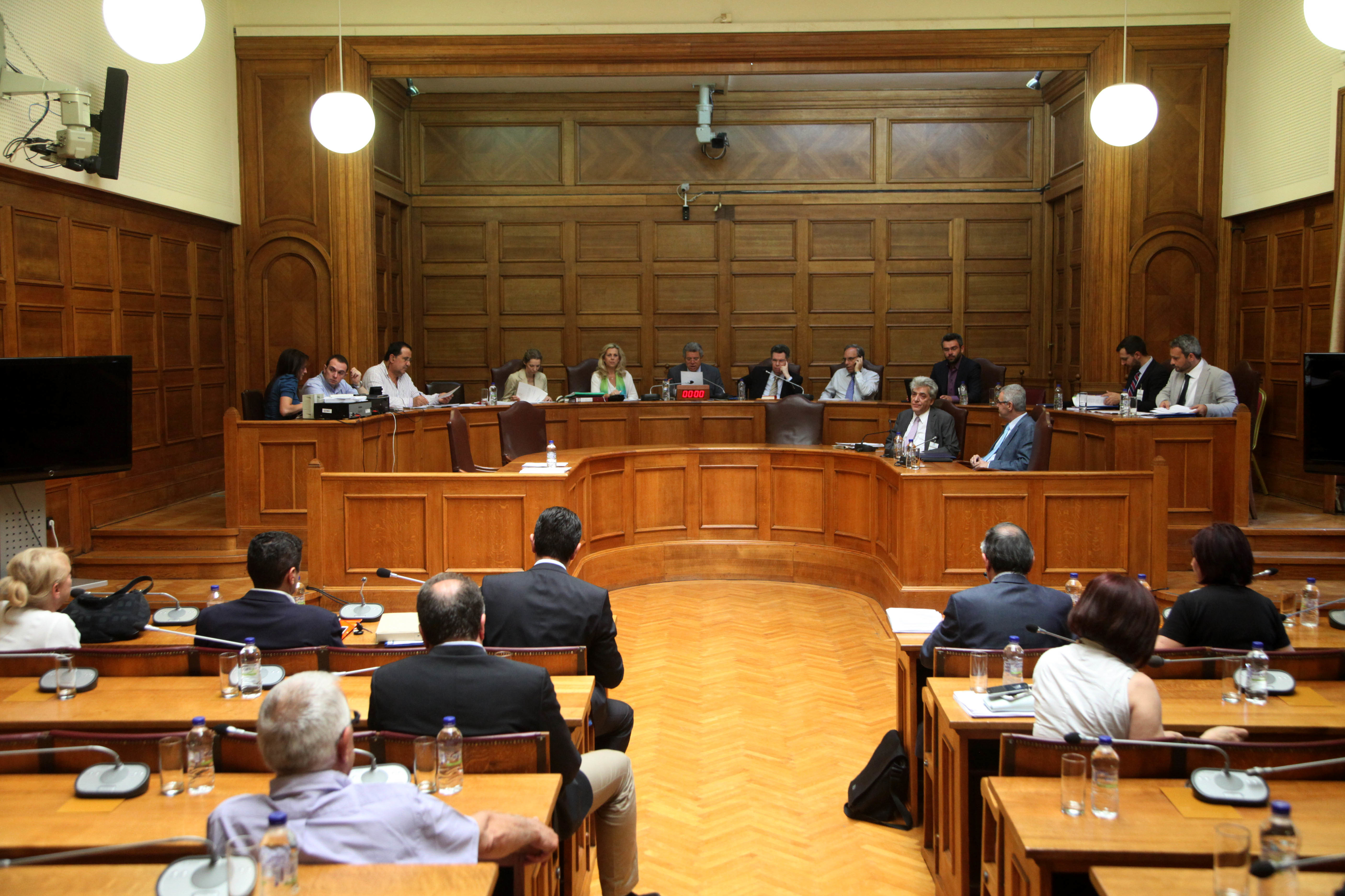 Άναψαν τα αίματα στην Α’ ανάγνωση του νομοσχεδίου για τη “μικρή ΔΕΗ” – Πετράκος: Αν έχετε τα κότσια αφήστε το λαό να ψήφίσει