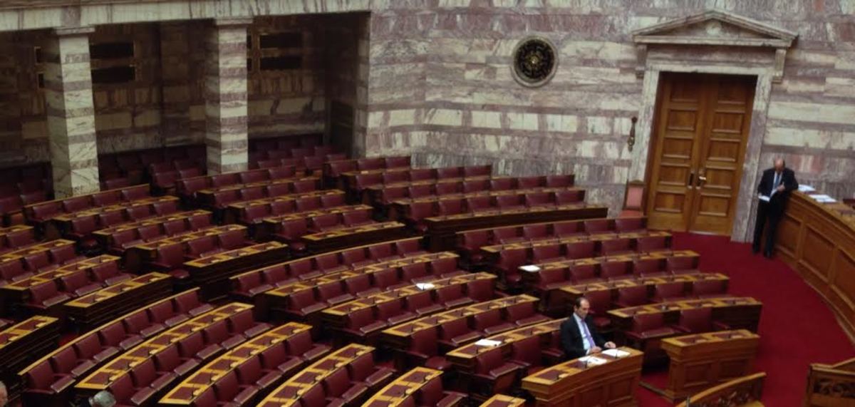 Στα έδρανα της Νέας Δημοκρατίας μόνο ο Απ. Βεζυρόπουλος